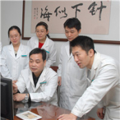 学科带头人老锦雄教授（中）_副本.jpg