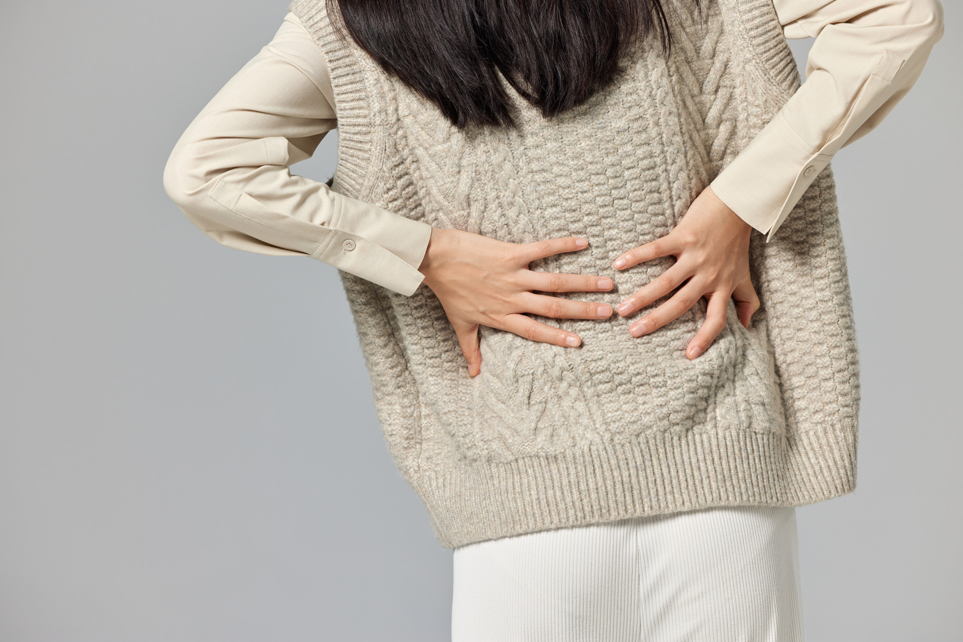 摄图网_506952977_banner_秋冬女性腰部不适特写（企业商用）.jpg