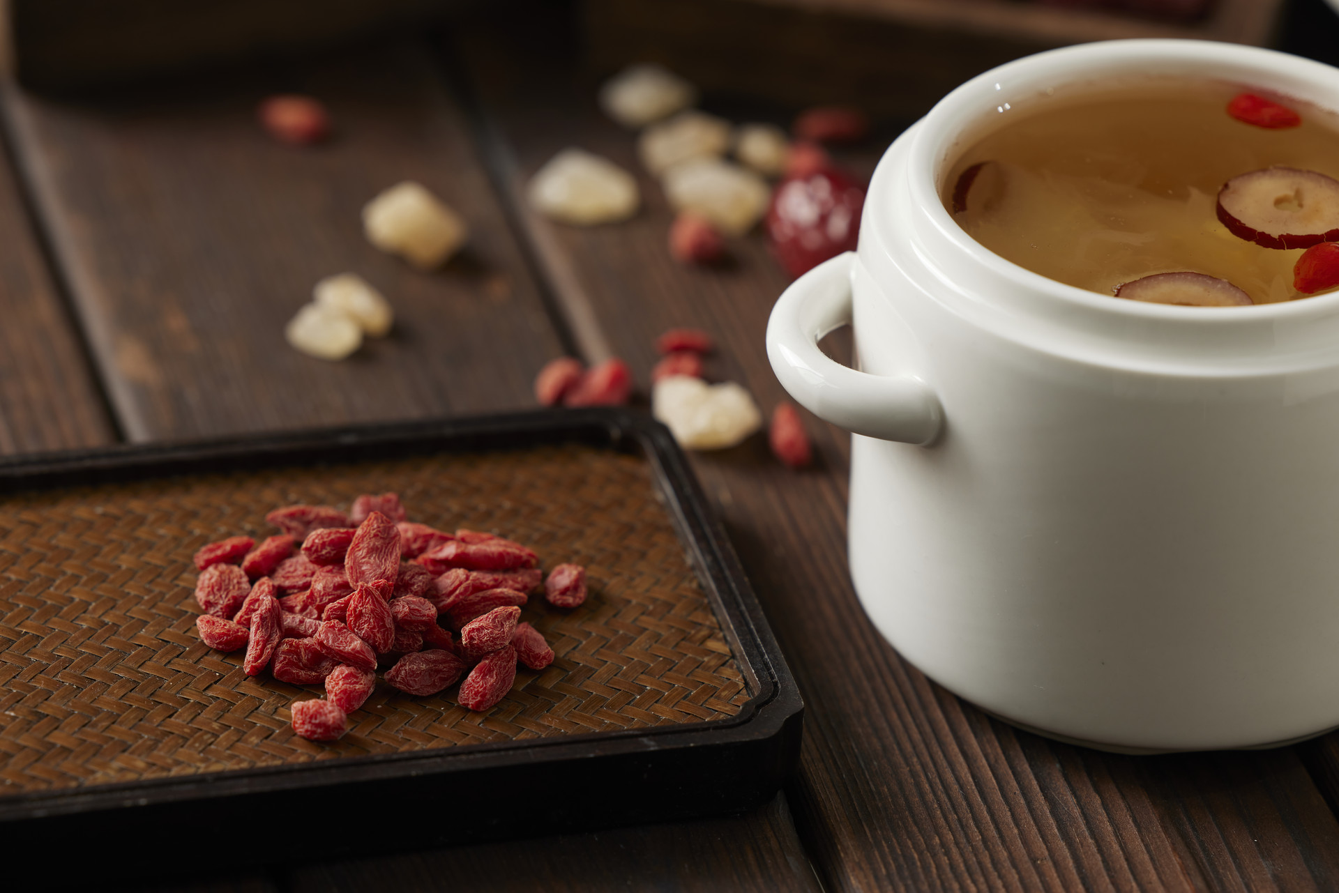 摄图网_507697700_banner_精致养生中式美食小吊梨汤（企业商用）.jpg