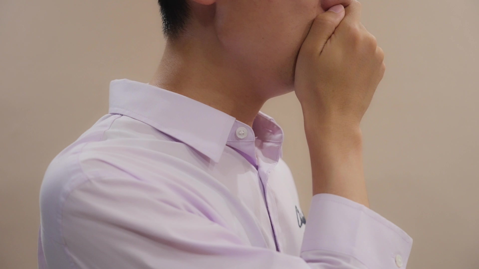 千库网_男性感冒咳嗽剧烈咳嗽捶胸口实拍_摄影图编号225761.jpg